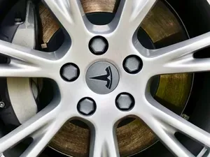 Tesla Lug Nut Covers + Puller