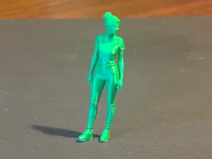 1/35 diorama miniature - lady looking