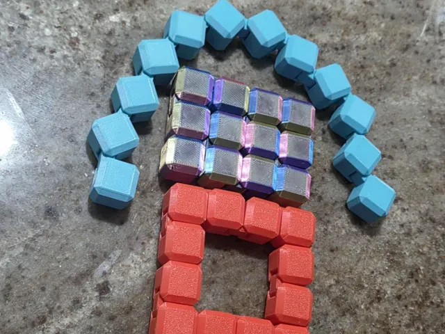 Flexi-cube snake