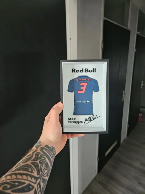 Red Bull Max Verstappen Jersey Display — Фото 3 из 6