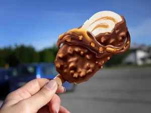 Nuii Salted Caramel & Australian Macadamia