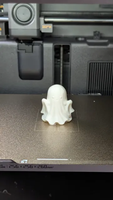 Cute Ghost Figure — Фото 2 из 3
