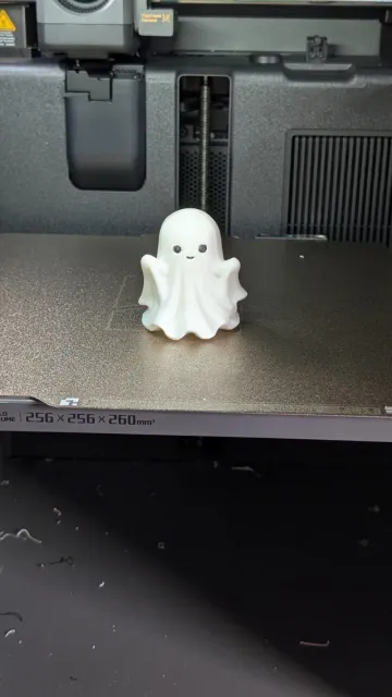 Cute Ghost Figure — Фото 3 из 3