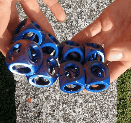 cubo infinito con all'interno un cubo rotante