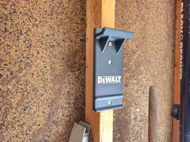 Dewalt Leaf Blower Wall Mount - DCBL722 — Фото 6 из 6
