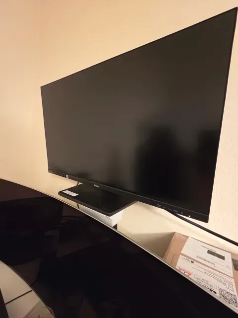 Samsung odissey g95sc second monitor stand — Image 3 of 5