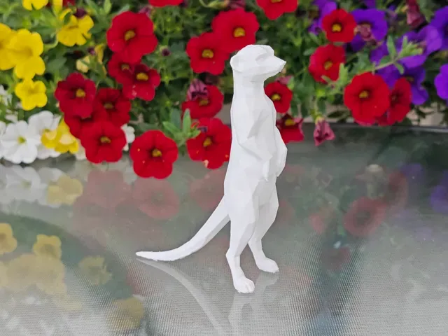 Geometric Low Poly Meerkat Figurine — Фото 2 из 10