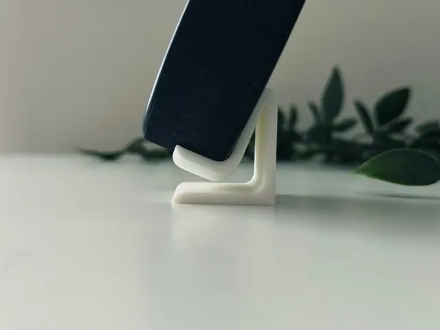 Minimal Hockey Puck Stand — Image 5 of 5