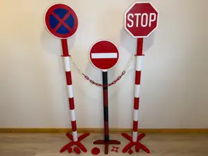Universal Pfosten mit STOP,  Parkverbot Schilder