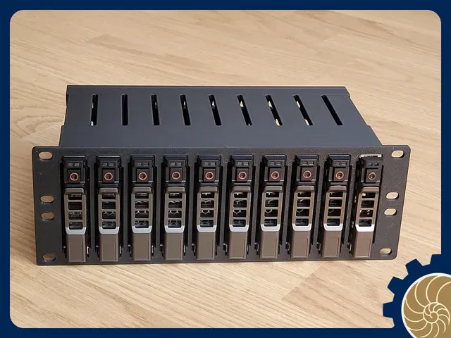 10 inch Rack 2U: 10x 2.5 inch HDD/SSD - HOT SWAP ! — Image 4 of 17