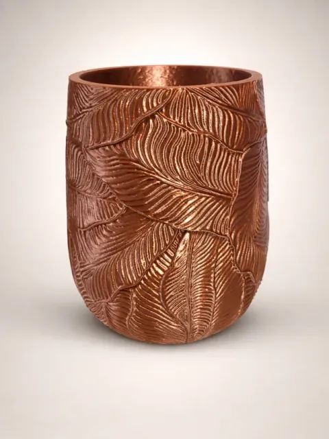 Leaf-shaped planter — Image 5 of 5