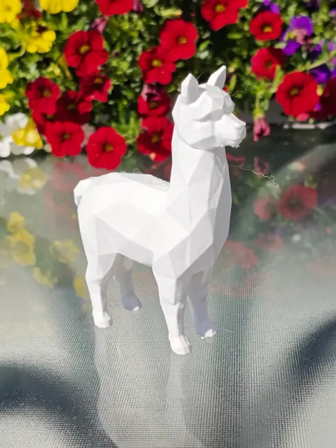 Geometric Low Poly Alpaca Figurine — Image 5 of 10