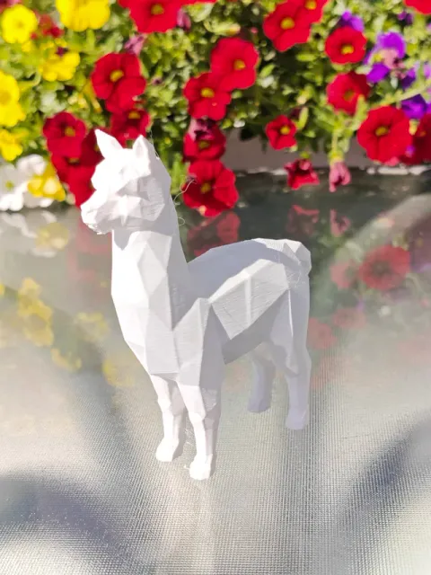 Geometric Low Poly Alpaca Figurine — Image 6 of 10