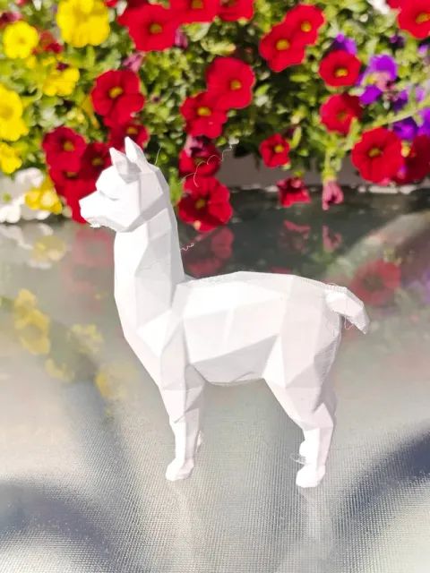 Geometric Low Poly Alpaca Figurine — Image 7 of 10