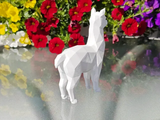 Geometric Low Poly Alpaca Figurine — Image 10 of 10