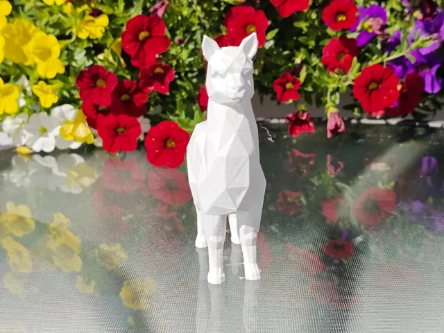 Geometric Low Poly Alpaca Figurine — Image 8 of 10