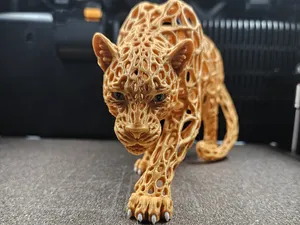 Voronoi Leopard | Elegant Voronoi Sculpture