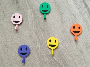 Happy Hooks – Smiley Face Wall Hanger (no AMS)