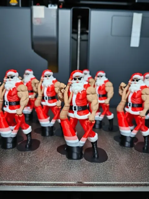 Muscular Santa Claus (Mrs. Claus Approved) — Фото 3 из 8