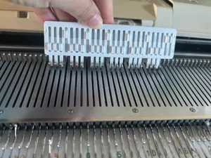 Adjustable needle pusher for Machine knitting