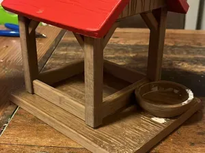 Vogelhaus / Mini-Futterhaus mit rotem Dach