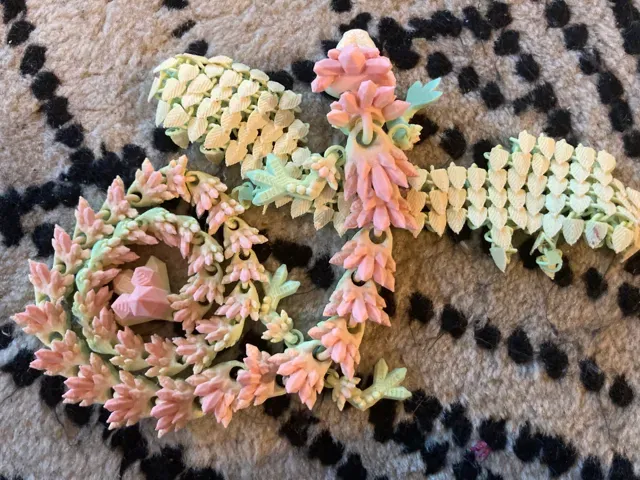 Cute Crystal Dragon with Flexi Wings Fabric Scale — Image 6 of 7