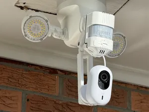 UniFi G4 Instant Driveway Cam - Flood Light