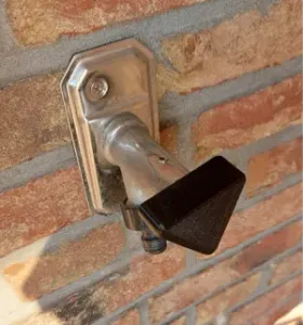 faucet knob outside watertap