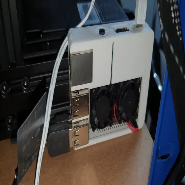 Rpi3 cover with support for dual GeekPi fan — Image 7 of 7