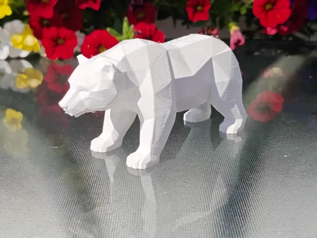 Geometric Low Poly Bear Figurine — Фото 2 из 10