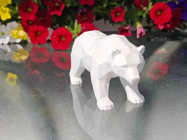 Geometric Low Poly Bear Figurine — Фото 3 из 10