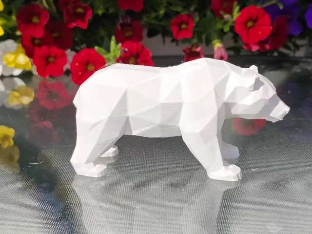 Geometric Low Poly Bear Figurine — Фото 4 из 10