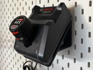 Bosch Professional 12V Ladegerät Halterung