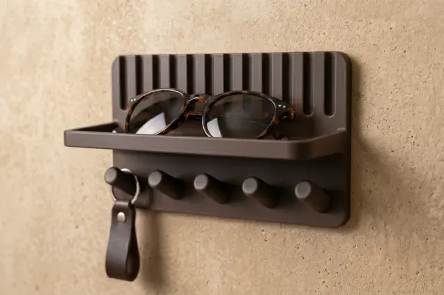 Modern Key and Accessoires Wall Holder — Image 2 of 4