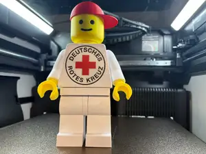 Brickman Rotes Kreuz 20cm Figur 500%