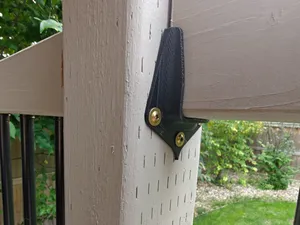 Deck railing bracket