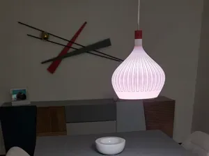 Lampada a sospensione con attacco a soffitto