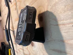 Ryobi One+ Battery wall mount - Hidden screws