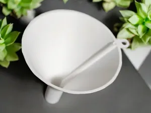 Funnel with built-in air vent