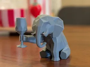 Vino-Phant, Elefant mit Weinglas - Dekofigur