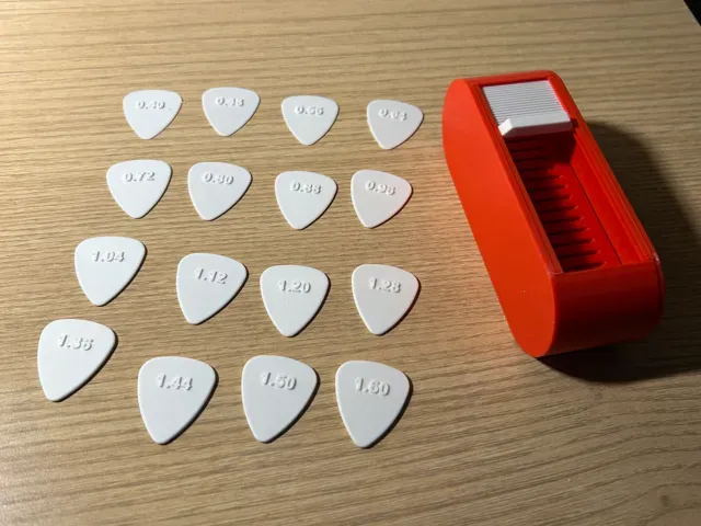 Guitar Pick Holder with Variable Thickness Picks — Фото 4 из 5