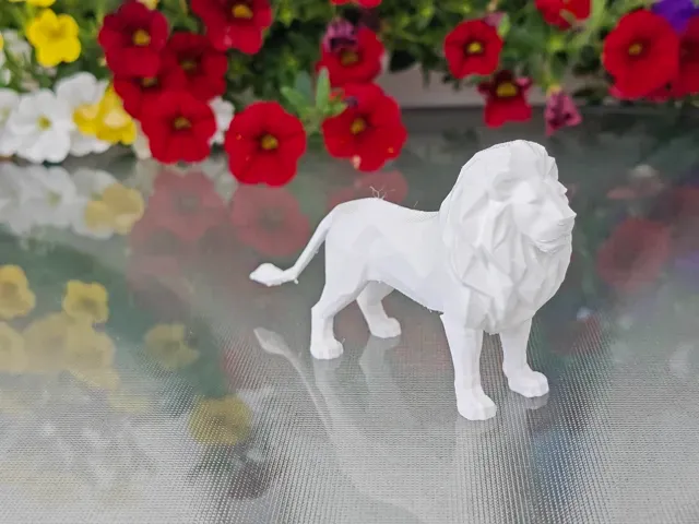 Geometric Low Poly Lion Figurine — Фото 2 из 10