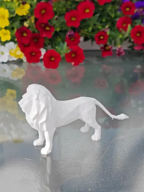 Geometric Low Poly Lion Figurine — Фото 6 из 10