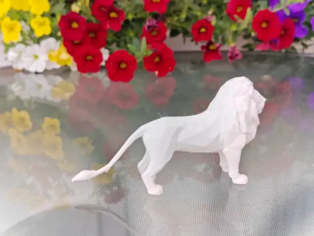 Geometric Low Poly Lion Figurine — Фото 10 из 10