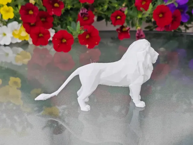 Geometric Low Poly Lion Figurine — Фото 3 из 10