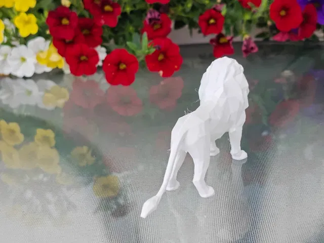 Geometric Low Poly Lion Figurine — Фото 4 из 10