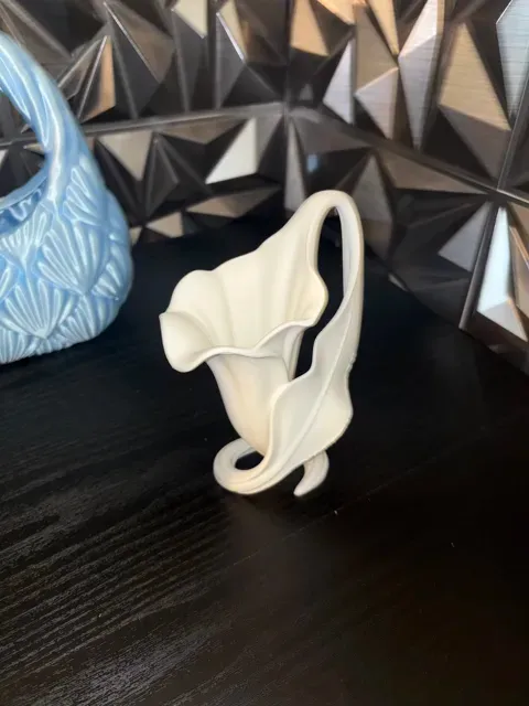 Elegant Calla Lily Sculpture Vase — Фото 3 из 3