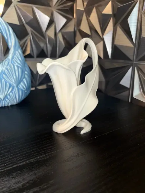 Elegant Calla Lily Sculpture Vase — Фото 2 из 3