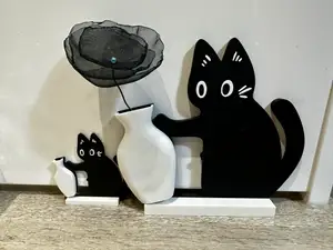 a naughty cat (falling vase)