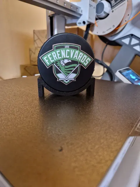 hockey puck holder — Image 2 of 4